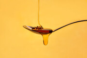خواص عسل برای درمان سرفه | ۱۰ خاصیت شگفت‌انگیز عسل طبیعی که نمی‌دانید