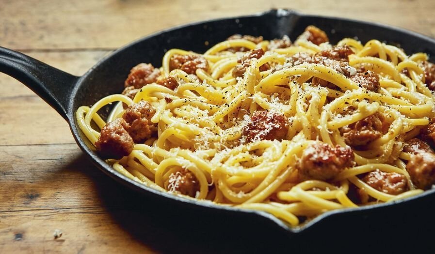 طرز تهیه نودل با سوسیس | فوت و فن درست کردن یک غذای بین المللی خوشمزه