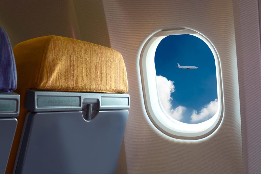 airplane window - پنجره هواپیما