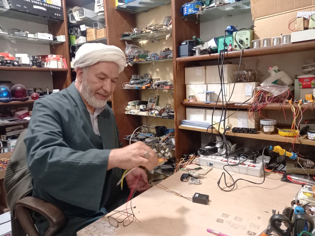 این امام جماعت مسجد، یک مخترع است