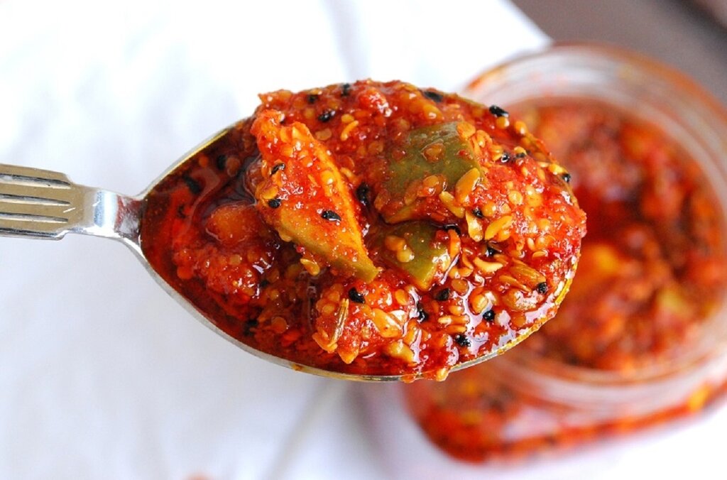 ویار ترشی و شوری در بارداری نشانه پسر است یا دختر ؟ | رهایی از حالت تهوع صبحگاهی با این مواد غذایی