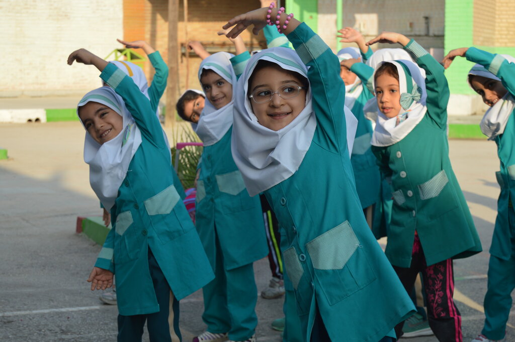 ۲۰ درصد دانشآموزان دچار ناهنجاری قامتی| این بیماری به خاطر استفاده از موبایل بین همه کودکان و نوجوانان وجود دارد!