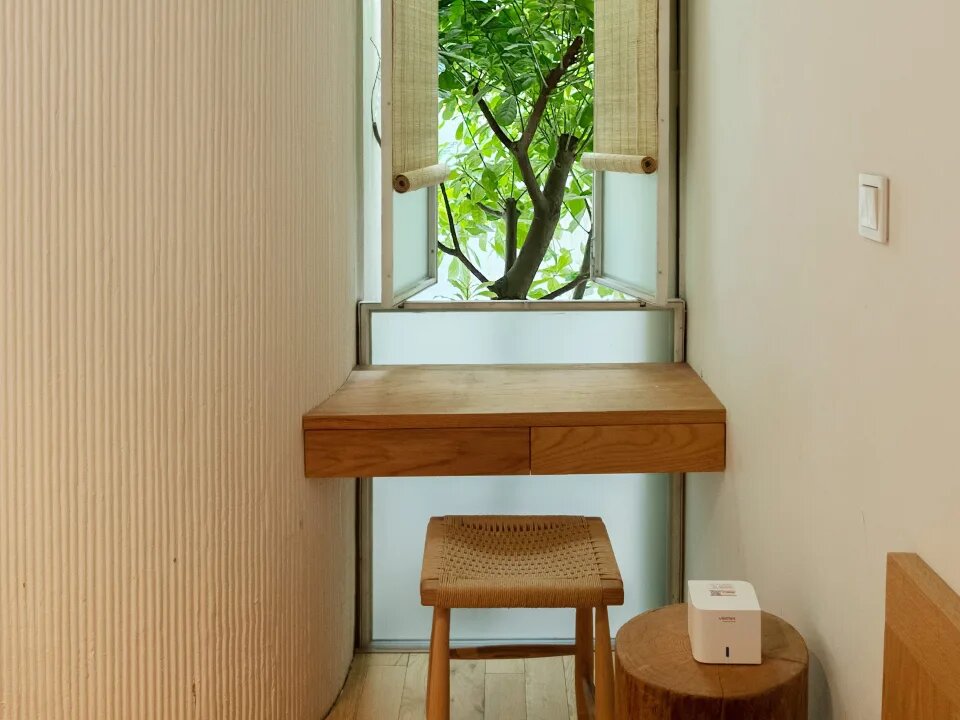 تصاویر | خانه زیبایی که فقط ۲۴ متر است! | درخت سیب و داخل این خانه ۴ نفره را ببینید