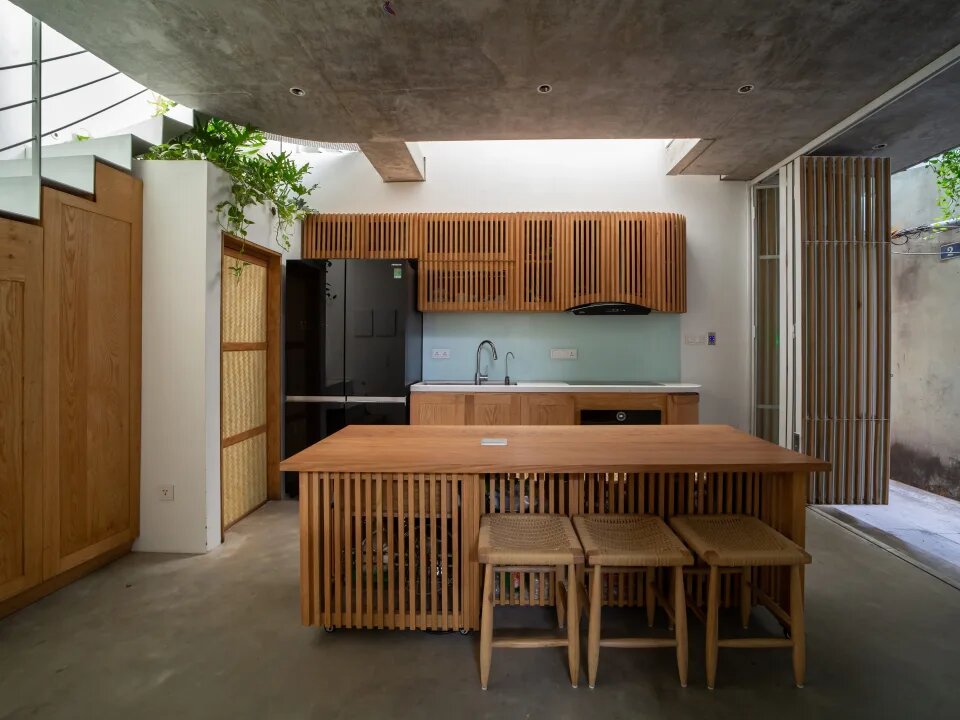 تصاویر | خانه زیبایی که فقط ۲۴ متر است! | درخت سیب و داخل این خانه ۴ نفره را ببینید