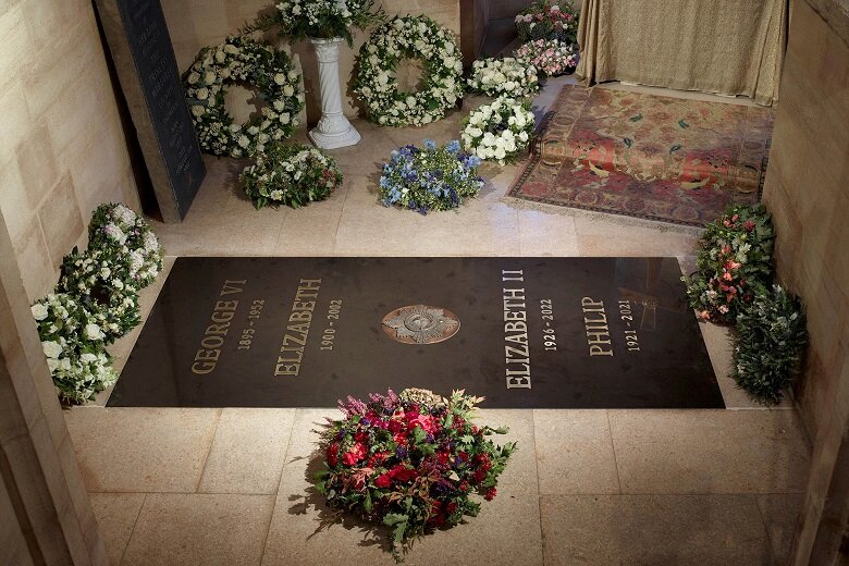 قیمت بازدید از قبر ملکه الیزابت دوم مشخص شد | بلیت‌فروشی خانواده سلطنتی برای درآمدزایی!