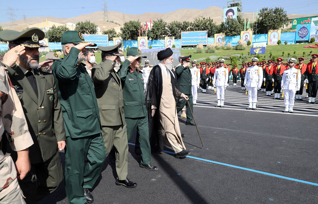 تصاویر حضور حضرت آیت‌الله خامنه‌ای در مراسم مشترک دانش‌آموختگی دانشجویان دانشگاه‌های نیروهای مسلح