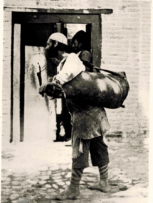 تصاویری نایاب از فروشندگان دورهگرد آب در زمان قاجار