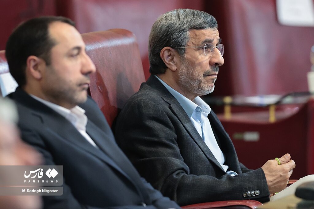 تصاویر خاص احمدی نژاد در افتتاح دوره جدید مجمع تشخیص | صحبت با محسنی اژه‌ای و خداحافظی با دوربین‌ها
