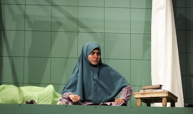 تصاویر کمتر دیدهشده از خانم بازیگر در غسالخانه!