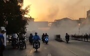 جزئیات تجمعات پراکنده در چند منطقه تهران | کیوسک نیروی انتظامی را در بازار آتش زدند | تعطیلی بازار در برخی مناطق تهران