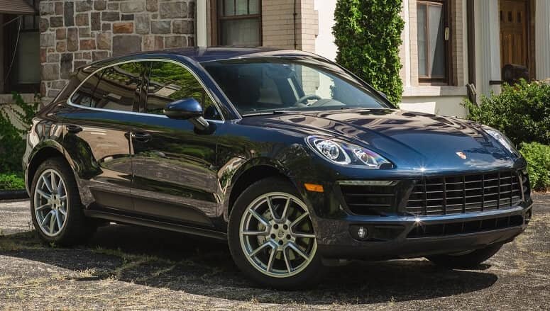 تصاویر | گرانترین ماشین در حراج خودروهای خارجی توقیفی گمرک را ببینید