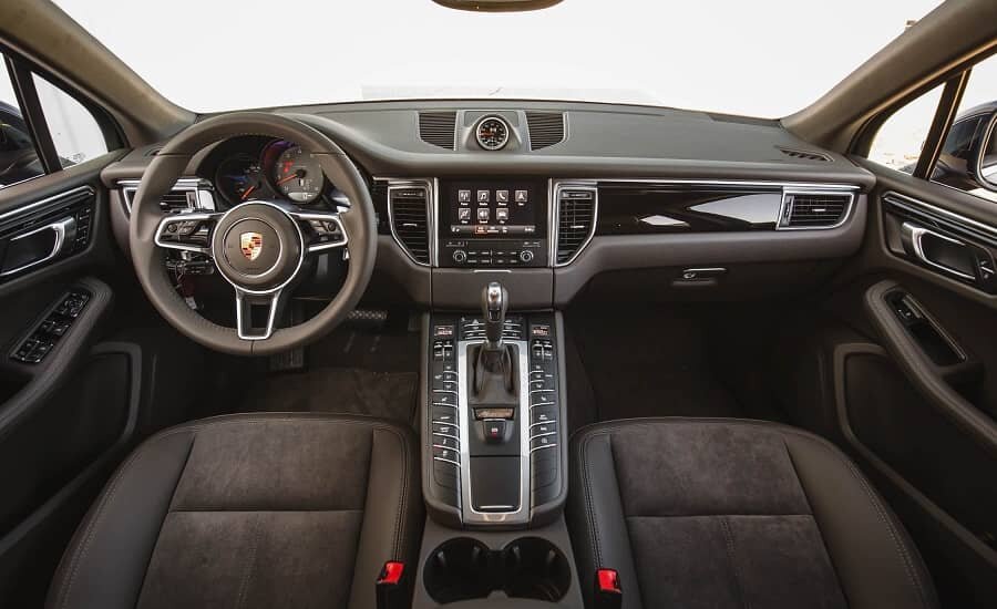 تصاویر | گرانترین ماشین در حراج خودروهای خارجی توقیفی گمرک را ببینید