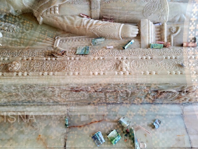 اتفاقی عجیب در سنگ قبر ناصرالدینشاه