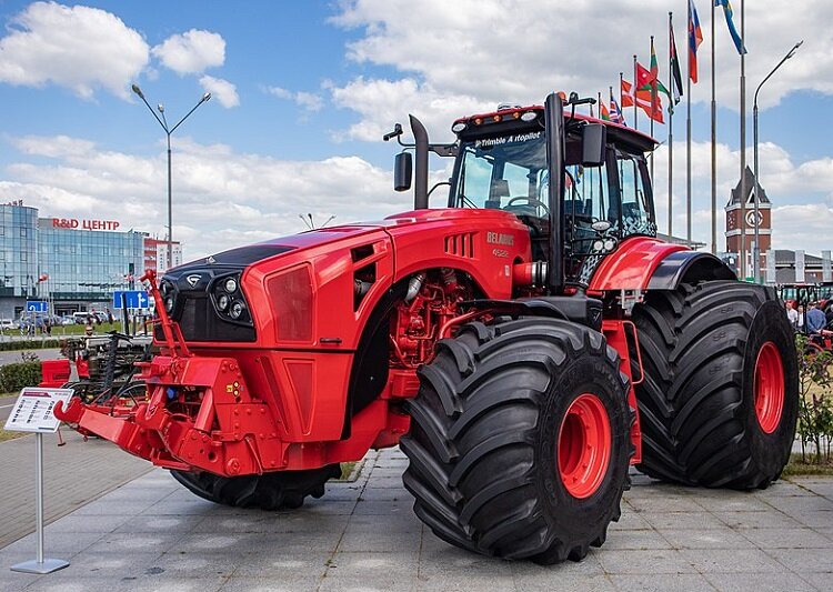 تصویر | هدیه غیرمنتظره به پوتین برای تولد ۷۰ سالگیاش | افتخار بلاروس در دوران شوروی