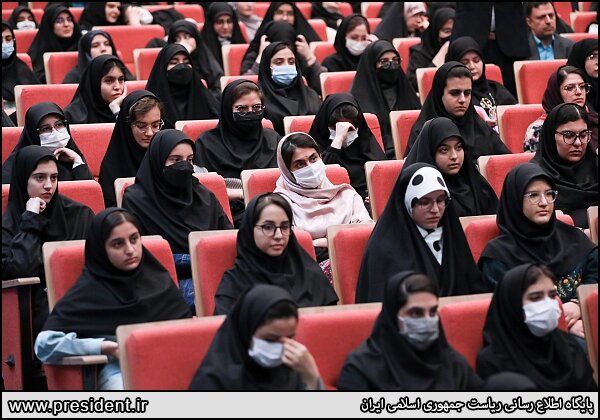 تصاویر غیرمنتظره از حضور رئیسی در دانشگاه الزهرا