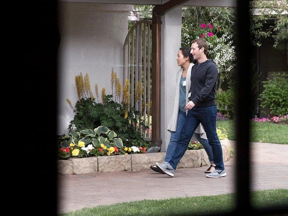 کفش پلنگی خانم سیاستمدار در محل کار!