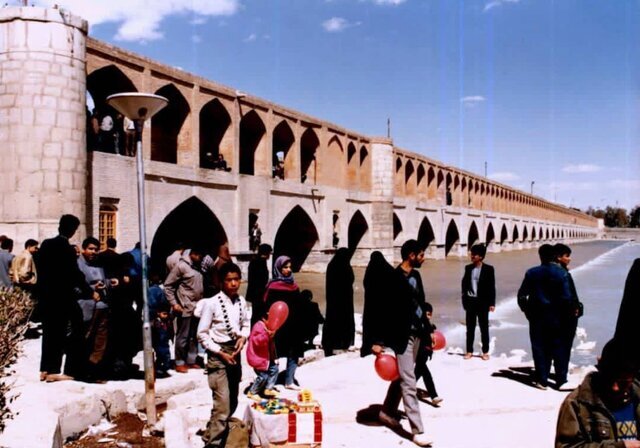 تصاویر | روزهای خوش زاینده رود در دهه ۶۰ | بدون آب زاینده رود میشود خشک رود