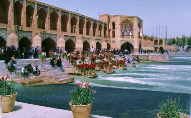 تصاویر | روزهای خوش زاینده رود در دهه ۶۰ | بدون آب زاینده رود میشود خشک رود