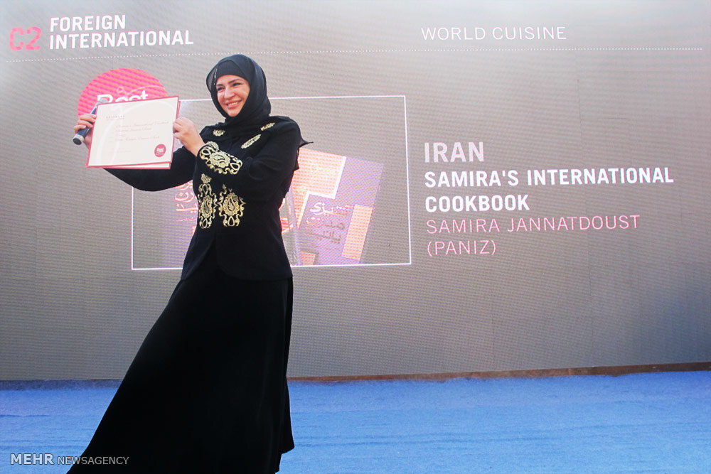 تصویر نخستین زنی که در ایران کتاب آشپزی نوشت | پیشتازی آشپزی نویسان زن از اواخر دوره قاجار | کتاب طباخی نشاط در بازار عتیقهفروشان!
