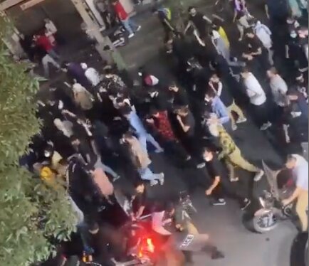 پلیس از معترضان در نازی‌آباد حمایت کرد یا به اغتشاش‌گران پیوست؟