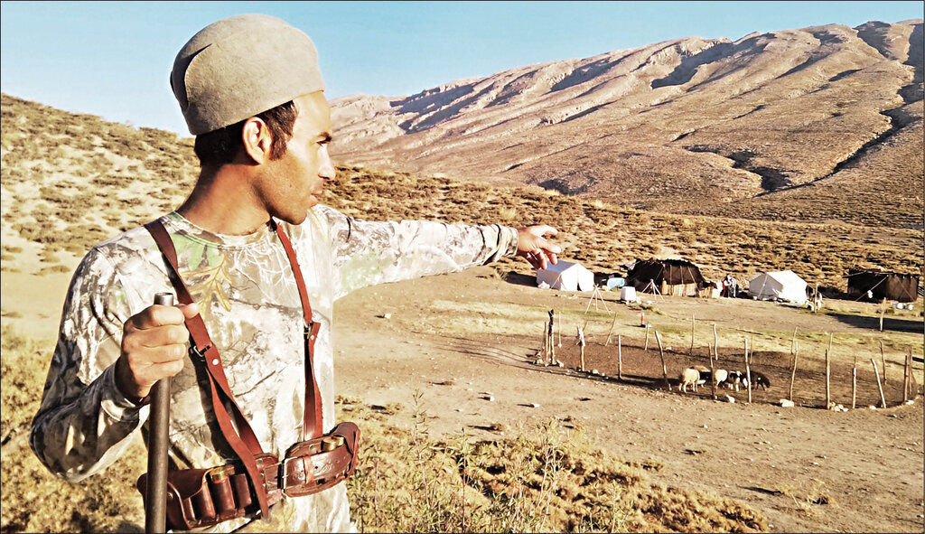 کوچ میکنیم | گزارشی از یک روز زندگی در کمپ گردشگری عشایر ایل بختیاری | روایت جوانی که زندگی شهری را تحمل نکرد و با یک ایده ناب به ایل برگشت کوچ - عشایر