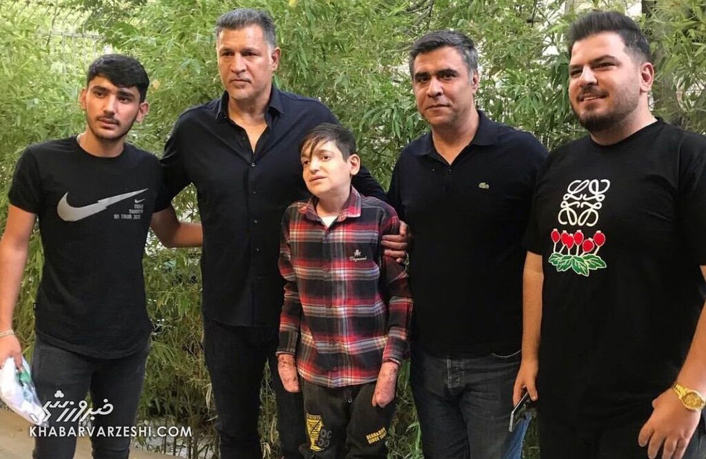 عکس | سورپرایز خاص علی دایی برای یک کودک