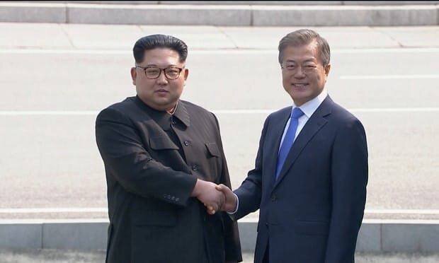 عکسی تاریخی از دیدار ۲ رهبر پس از ۶۵ سال