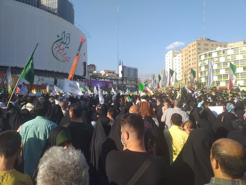 تصاویر | جشن بزرگ رسول مهربانی و لبخند در میدان ولیعصر (عج) | شعارهای مردم چه بود؟ | این آخرین نفسهای دشمن در دشمنی با ماست