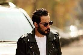 استایل متفاوت نوید محمدزاده در پشت صحنه نمایش سیصد! + عکس - همشهری آنلاین