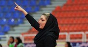 عکس | رونمایی از ساپینتوی سوپرلیگ زنان ایران! | بانویی با حرکات منحصر به فرد روی نیمکت