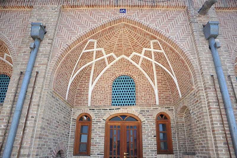 نخستین هتل باشکوه طهران قدیم | انتخاب «میلانی» برای «یکی از ما دونفر» | مسیرهای دسترسی به بزرگترین کاروانسرای تهران