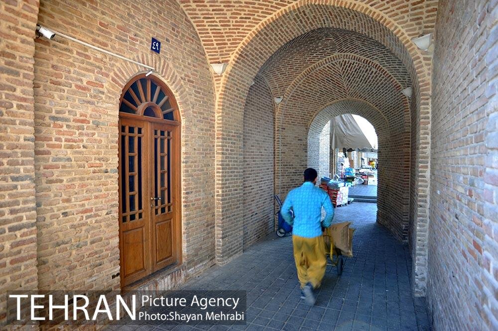 نخستین هتل باشکوه طهران قدیم | انتخاب «میلانی» برای «یکی از ما دونفر» | مسیرهای دسترسی به بزرگترین کاروانسرای تهران