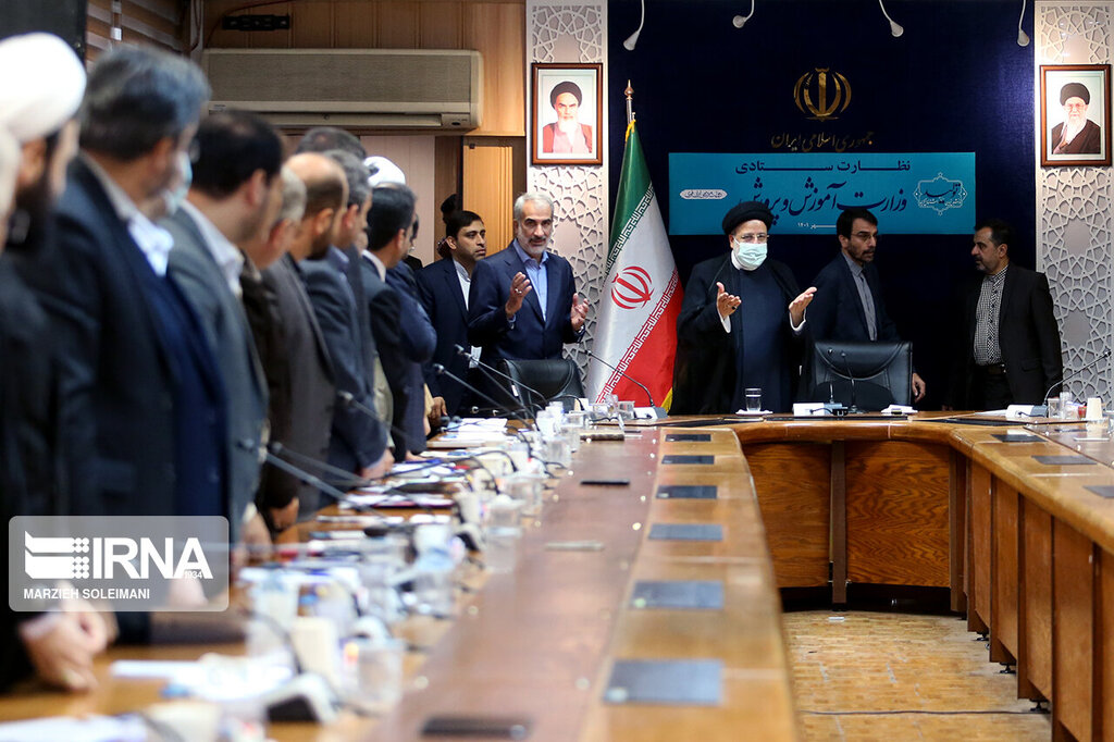 عکس ا میزبانی نوری و مدیرانش از رئیس جمهور ا رئیسی چرا به وزارت آموزش رفت ؟