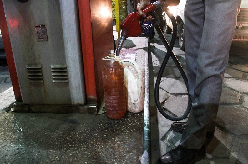 بنزین - ظرف - گالن - دبه