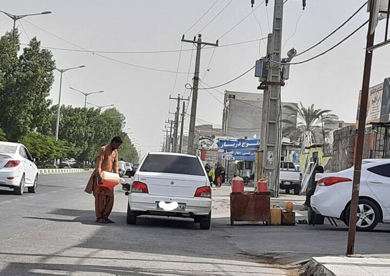 صفهای طولانی گازوییل و بنزین در زاهدان | سوختگیری ۴ ساعت زمان میبرد | ماجرا چیست؟