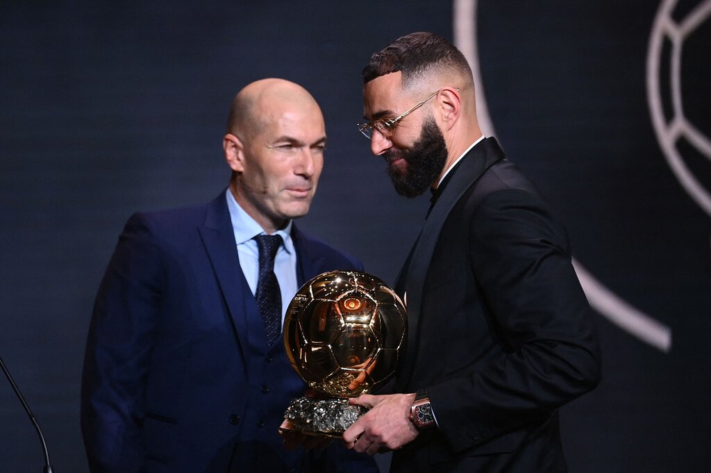 عکس | مرد سال فوتبال انتخاب شد | بهترین بازیکن جهان توپ طلا را از دستان اسطوره رئال مادرید گرفت
