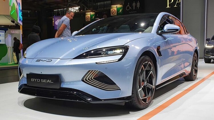 تازهترین تصاویر از نمایشگاه خودروی پاریس | از جدیدترین مدل جیپ تا رنو ۴ جدید