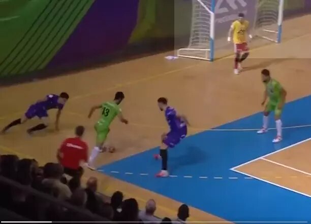 عکس | حرکت فوتسالیست ایرانی و بهت گزارشگر اسپانیایی | این بازیکن دیوانه است!