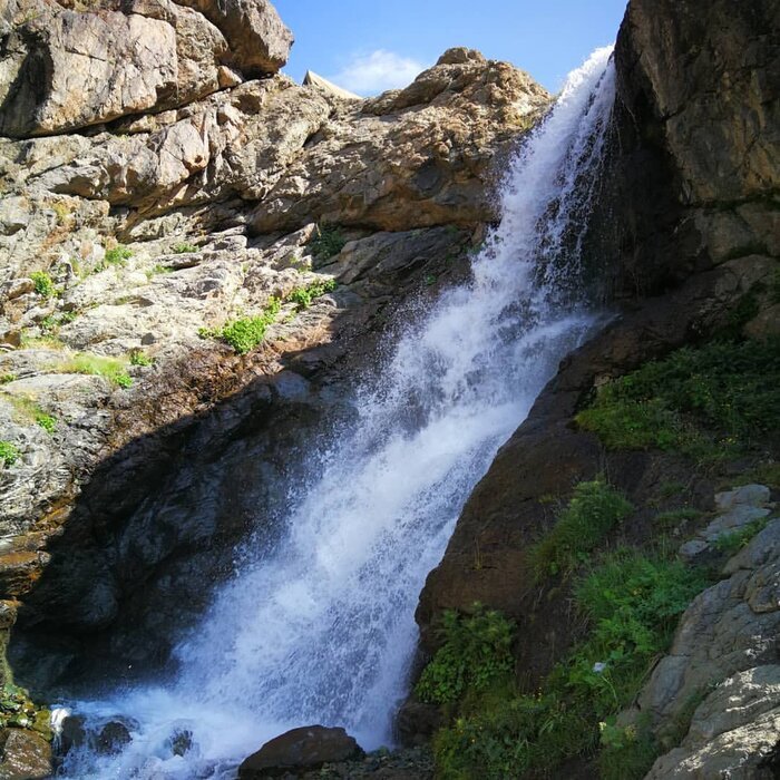 تصاویر | تلخاب ؛ چشمه عجیبی نزدیک تهران که با آب گازدارش دوغ درست میکنند | چگونه به روستای لالان برویم