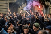 تصاویری از برخورد متمدنانه پلیس فرانسه با معترضین را ببینید!
