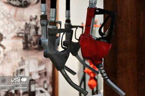 نازل های اولین پمپ بنزین ایران در آبادان با قدمت یک قرن