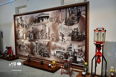 وسایل مورد استفاده اولین پمپ بنزین ابادان در موزه نفت