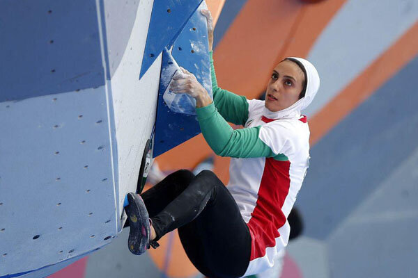 عکس | الناز رکابی به دیدار وزیر ورزش رفت | واکنش متفاوت سجادی در حضور خانواده دختر سنگنورد ایران