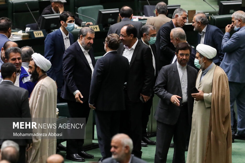 تصاویر ا خوش و بش دولتمردان و نمایندگان در حاشیه رای اعتماد به مرتضوی ا حواشی نشست امروز بهارستان