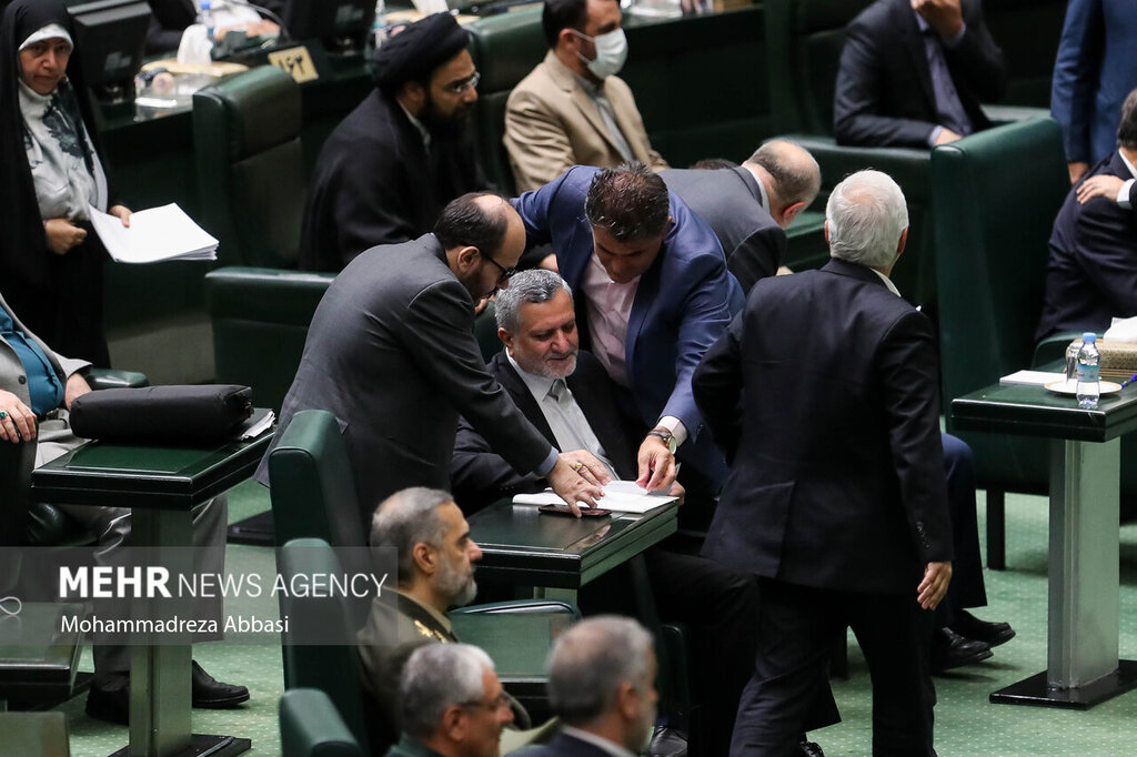 تصاویر ا خوش و بش دولتمردان و نمایندگان در حاشیه رای اعتماد به مرتضوی ا حواشی نشست امروز بهارستان