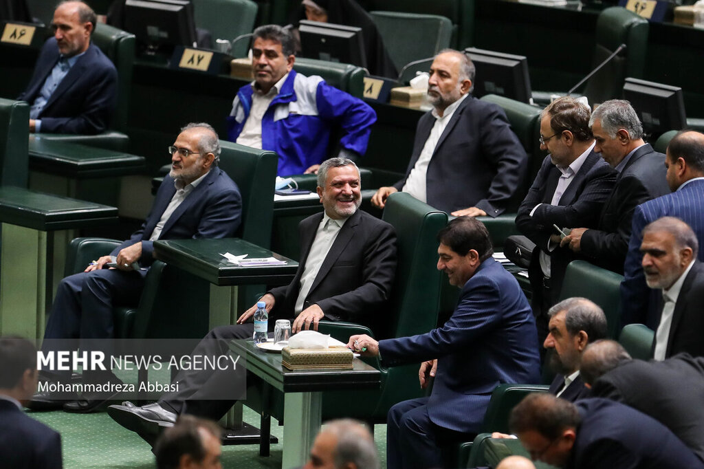 تصاویر ا خوش و بش دولتمردان و نمایندگان در حاشیه رای اعتماد به مرتضوی ا حواشی نشست امروز بهارستان