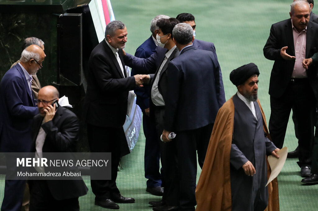 تصاویر ا خوش و بش دولتمردان و نمایندگان در حاشیه رای اعتماد به مرتضوی ا حواشی نشست امروز بهارستان