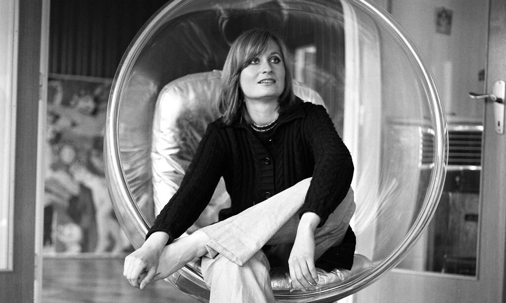 زنی که کتابهایش تحریم شد