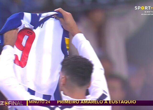 عکس | اقدام جنجالی طارمی پس از شکست پورتو | حرکات عجیب ستاره ایرانی مقابل هواداران رقیب