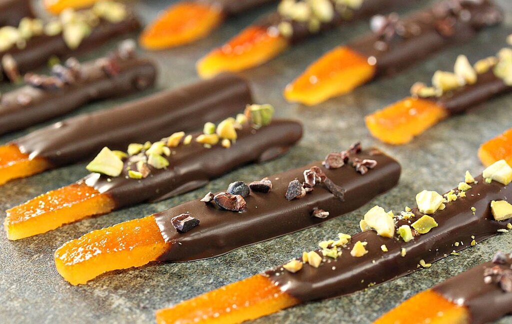 پوست نارنگی را دور نیندازید | ۵ کاربرد جالب پوست مرکبات ؛ از تمیز کردن تا آرایش کردن!